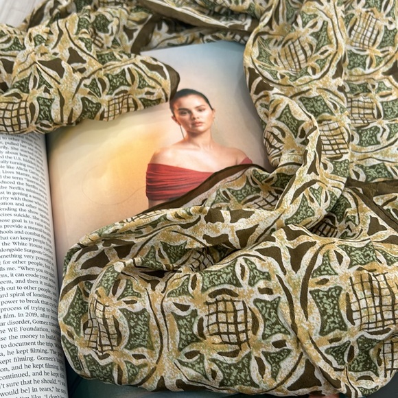 Vintage Oscar De La Renta  Scarf - Picture 3 of 4